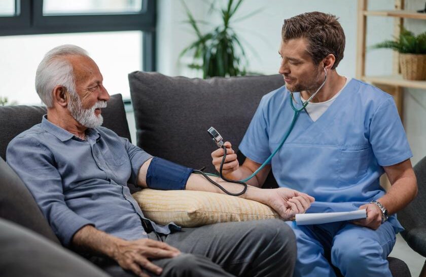 تمريض ومتابعة طبية منزلية